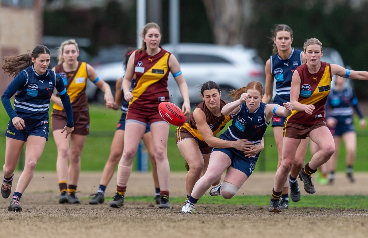 Kew’s wall of defence holds while Melbourne Uni live to fight another day
