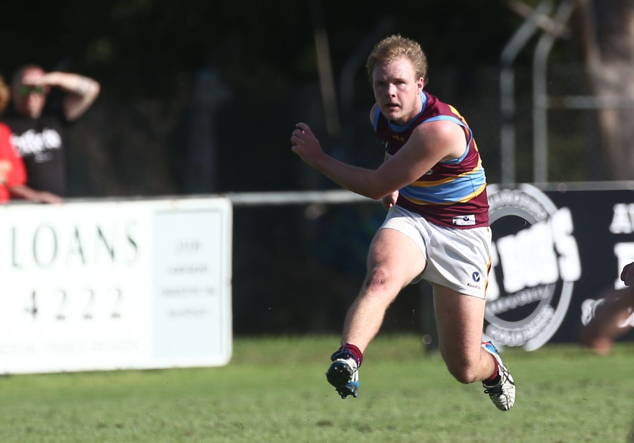 Eagles down Wells for first of the year, Bears overpower Monders in 2015 Div 1 title rematch