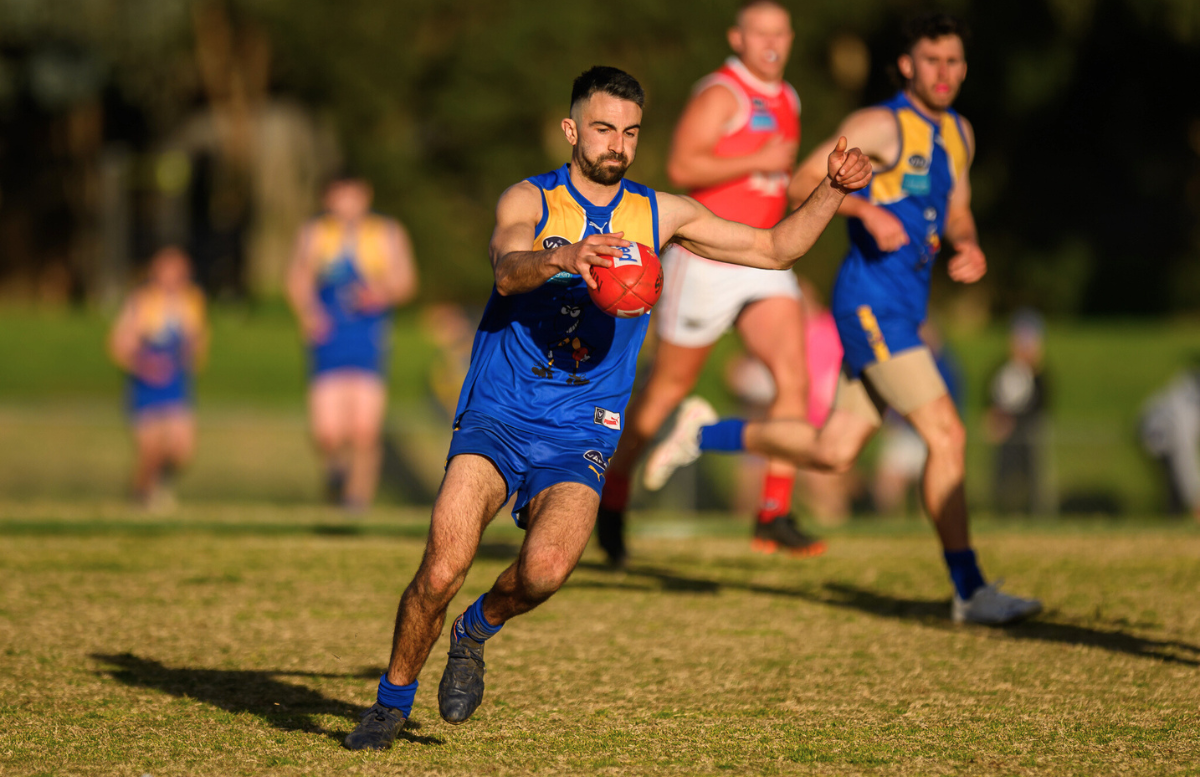 Bulleen Templestowe cause an upset, as Whitefriars fly into fourth