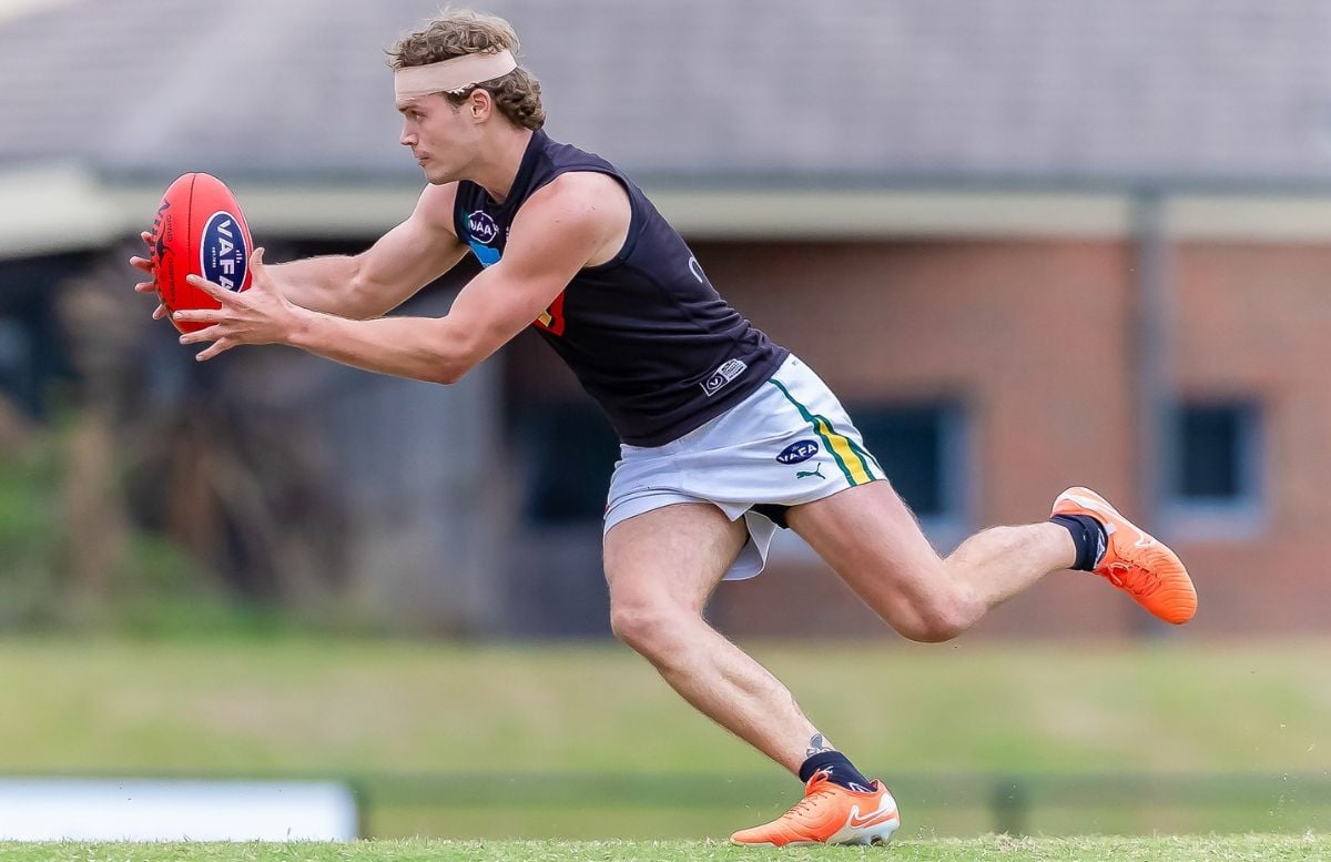 A windy weekend sees brave Bombers provide an almighty scare, while the Gryphons keep rising